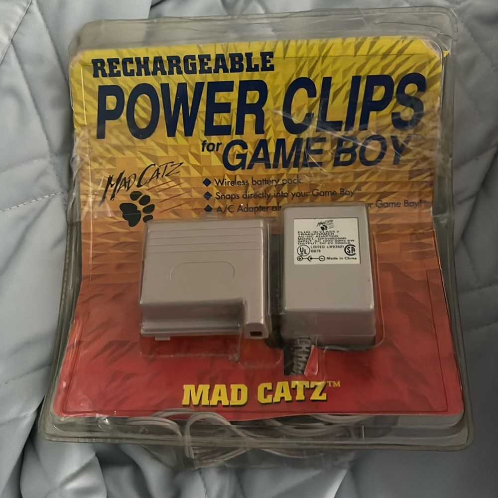 Mad Catz Gameboy Rechargeable Power Clip - E12002 Brand New in package vintage